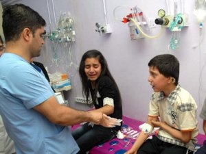 Более 4 000 школьников в Турции попали в больницы, выпив бесплатного молока. Фото todayszaman.com.